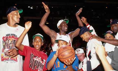 公牛裁掉德罗赞引发球迷抗议  